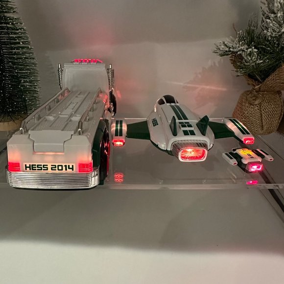 Hess Toy Truck and Space Cruiser and Scout 50 Anniversary 2014 Vehicle - Picture 7 of 11